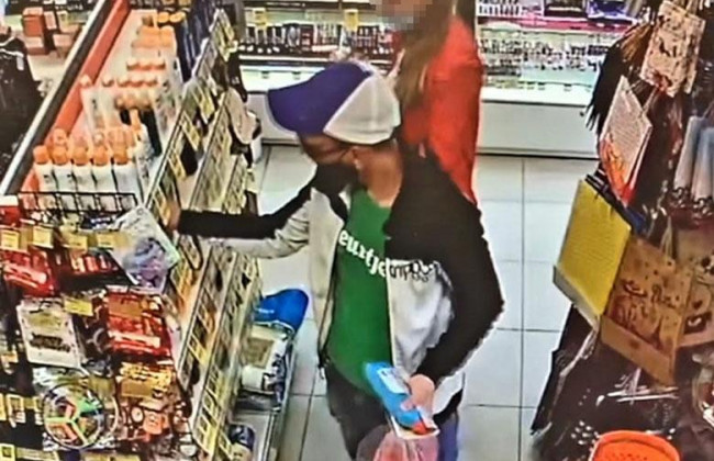 У Києві на Троєщині оперативники затримали чоловіка за пограбування магазину