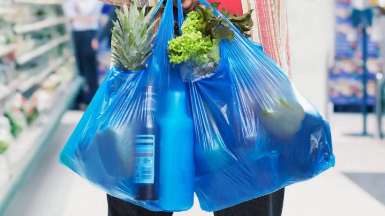 Рада обмежила обіг пластикових пакетів в Україні та встановила штрафи за порушення заборони