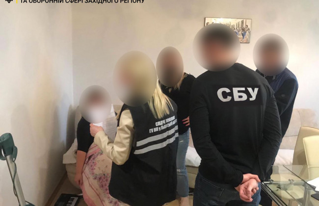 Валютний хабар за призначення учаснику АТО групи інвалідності: на Львівщині затримано лікаря