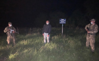 Пограничники задержали россиянина в лесу: закопал паспорт и выдавал себя за украинца
