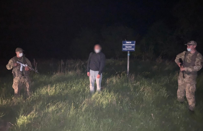 Пограничники задержали россиянина в лесу: закопал паспорт и выдавал себя за украинца