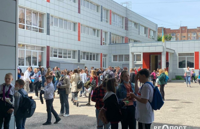 В Харькове из-за выходки школьницы эвакуировали школу