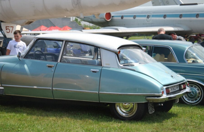 В Украине заметили известный французский ретро-автомобиль