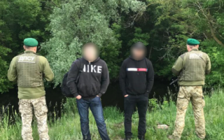 Пересекли границу вплавь, чтобы отдохнуть в Одессе: пограничники задержали двух россиян