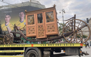 «Попелюшка не потрапить на бал»: у столиці евакуювали карету