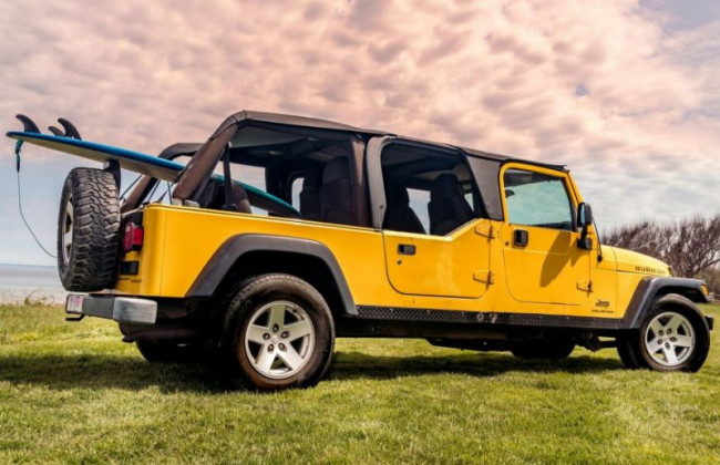 Уникальный желтый лимузин Jeep Wrangler TJ выставили на аукцион
