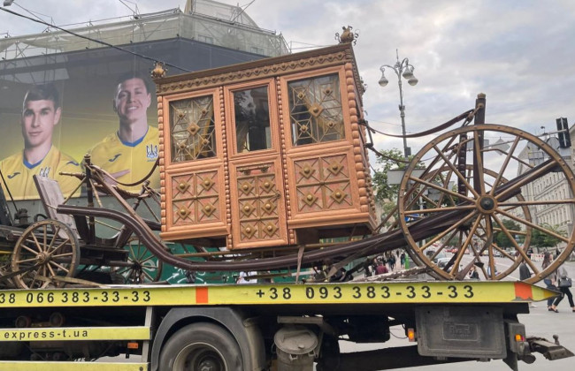 «Попелюшка не потрапить на бал»: у столиці евакуювали карету