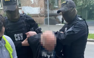 В Киеве задержали охранника ТРЦ, который торговал оружием: подробности