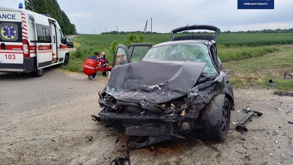 В Обухівському районі сталася серйозна ДТП за участю двох авто