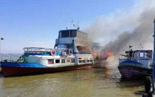 Под Одессой загорелся прогулочный катер