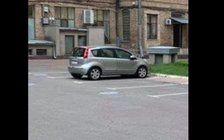 Киевсовет открывает для граждан свою парковку, но есть нюанс