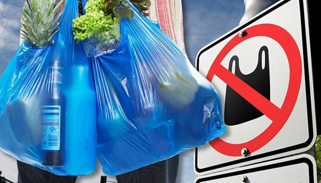 Зеленський підписав закон щодо заборони пластикових пакетів