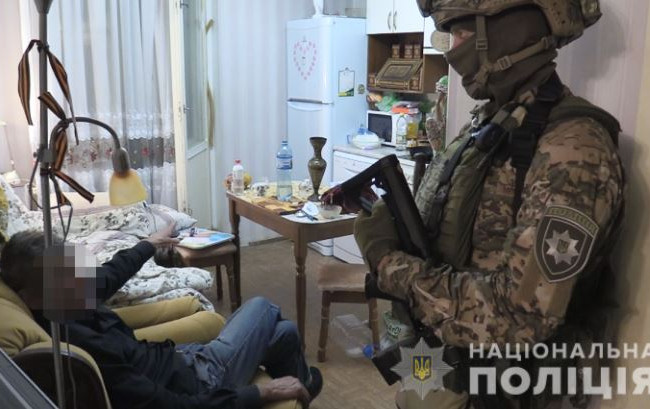 В спальном районе Киева квартирный вор захватил в заложницы женщину