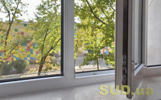 В Днепре 5-летняя девочка выпала из окна многоэтажки: подробности