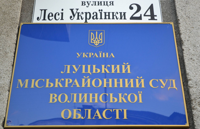 Адвокат устроил беспорядок в зале заседаний, а выдворять его пришлось судебной охране