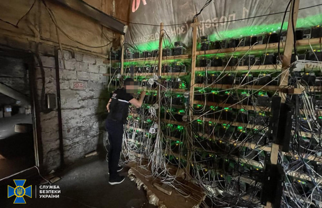 На Дніпропетровщині зловмисники добували криптовалюту просто із трансформатора