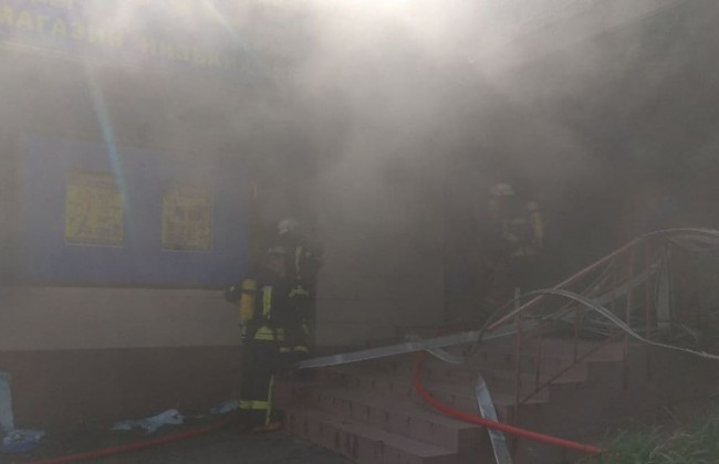 В Киеве вспыхнул магазин, фото