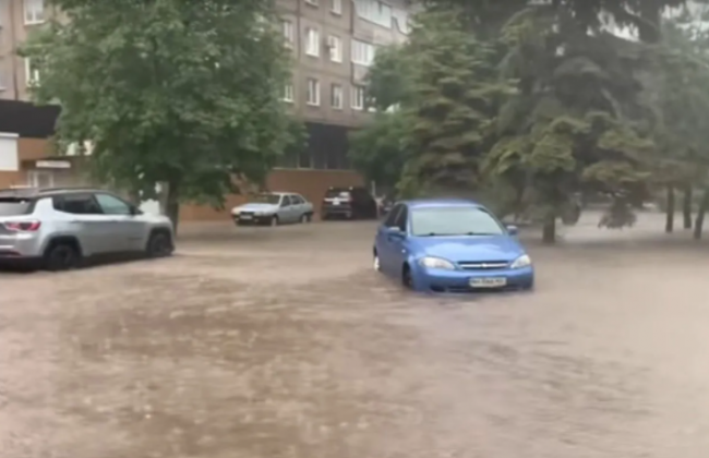 На Украину обрушились мощные ливни: фото и видео последствий непогоды
