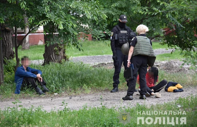 На Луганщині жінка нанесла ножові поранення поліцейському