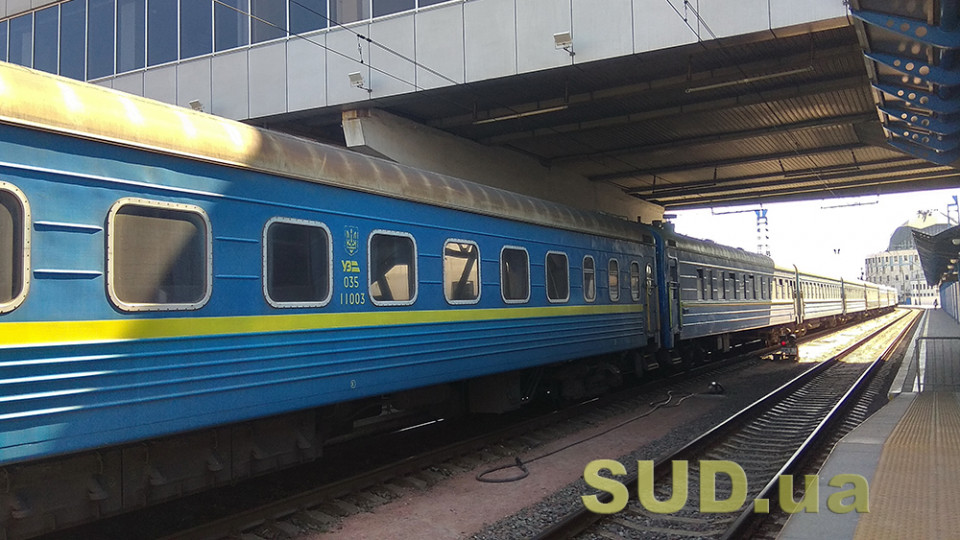 В Киеве мужчину зажало между поездом и платформой