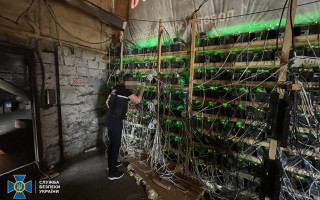 На Дніпропетровщині зловмисники добували криптовалюту просто із трансформатора