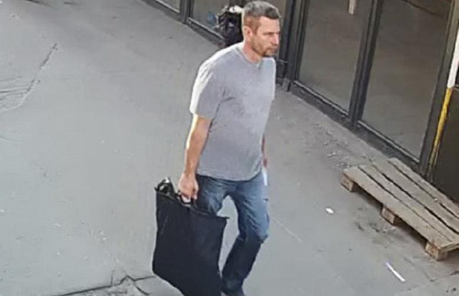 Киевлянам показали фото налетчика на ювелирный магазин