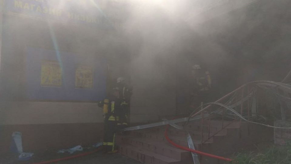 В Киеве вспыхнул магазин, фото