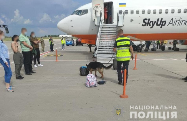 Под Киевом искали взрывчатку на борту самолета: что известно