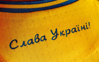 УЕФА обязал сборную Украины убрать с формы слоган «Героям слава»  — СМИ