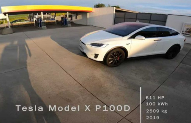 Tesla Model X P100D не смогла догнать BMW M6 на трассе, видео