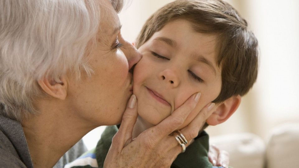 Чи можуть батьки забороняти спілкуватись дітям із бабусею та дідом