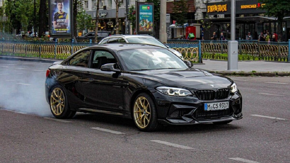 В Украине заметили редчайший заряженный спорткар BMW