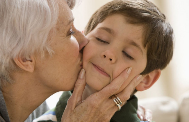 Чи можуть батьки забороняти спілкуватись дітям із бабусею та дідом