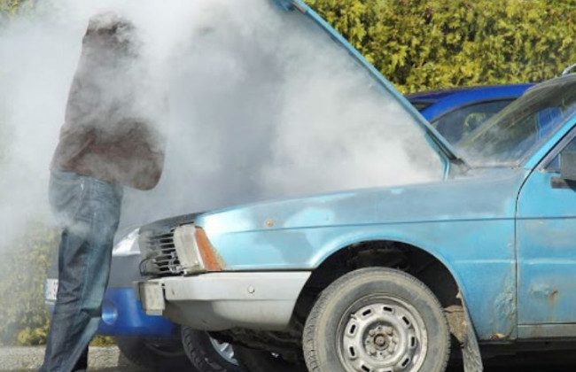 Водителям сообщили, как действовать при перегреве мотора в автомобиле