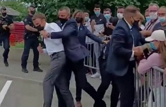 Во Франции перед судом предстал мужчина, давший пощечину Макрону