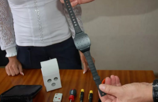 Винних у домашньому насильстві зобов’яжуть носити електронний засіб контролю