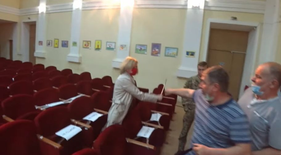 Под Киевом напали на депутата: опубликовано видео