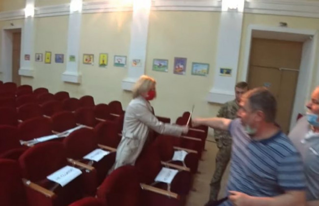 Под Киевом напали на депутата: опубликовано видео