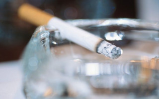 На Запорожье мужчина выпил бензин и сразу закурил сигарету: он получил ожоги