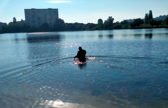 Трагедия в Киеве: в озере нашли тело женщины