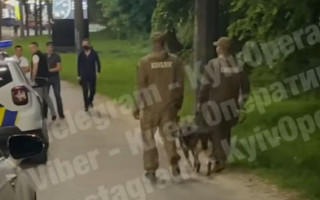 В Киеве возле АЗС нашли тело женщины без одежды, видео