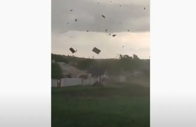 Мощный смерч шокировал жителей Запорожской области: видео