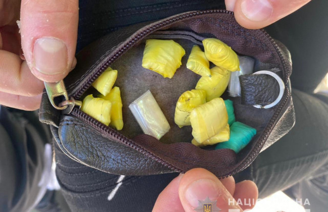 Столичні правоохоронці затримали наркоторговця