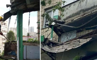 Выращивал клубнику: в Киеве обрушился балкон, на котором хозяин устроил огород