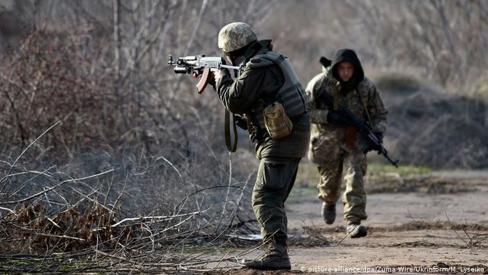У районі Новотошківського бойовики РФ двічі стріляли із гранатометів і стрілецької зброї