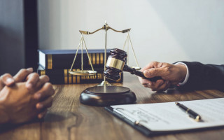 Притягнення до адмінвідповідальності керівника за порушення термінів виплати зарплати: суд підтримав позицію Держпраці