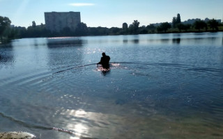 У Києві знайшли тіло жінки в озері «Тельбін»