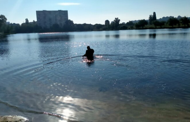 У Києві знайшли тіло жінки в озері «Тельбін»