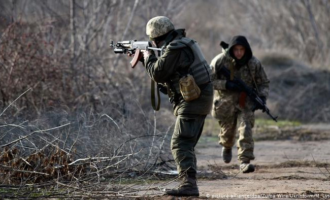 У районі Новотошківського бойовики РФ двічі стріляли із гранатометів і стрілецької зброї