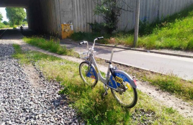 В Киеве вандалы украли сидения с арендных велосипедов
